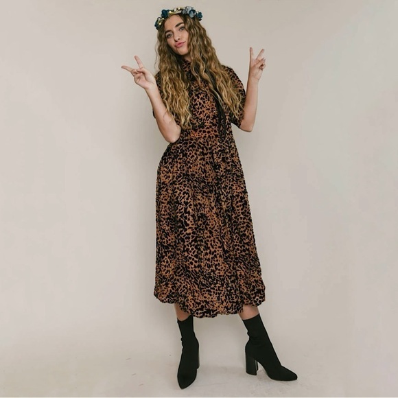 Ivy City Co The Anna Dress Velvet Embossed Leopard Midi Brown Black XS - Picture 1 of 16